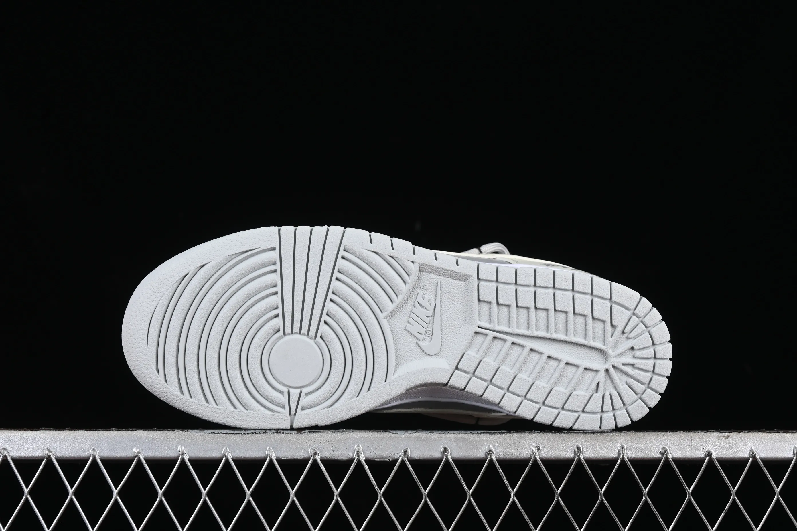 All categories Nk SB Dunk series Nk SB Dunk Low low-top sneakers Nk Dunk Low Retro Valentine's Day theme SB strap low-top casual sneakers HF0730-160
